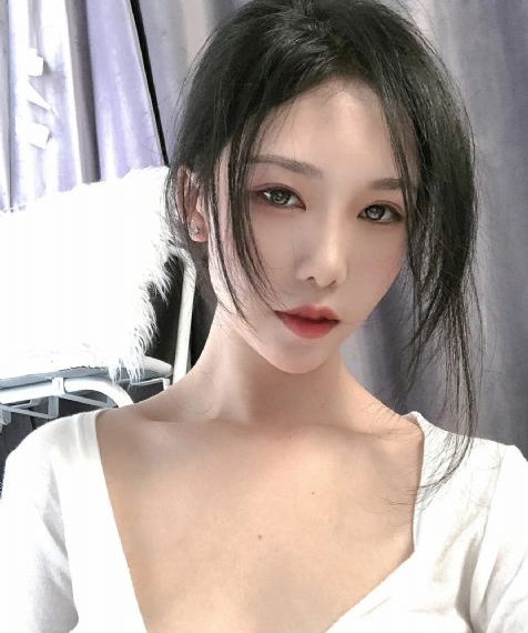 红衣小女孩