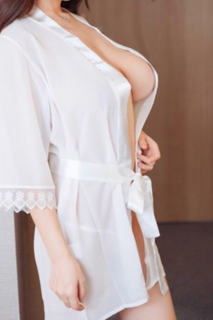 free性丰满白嫩白嫩的hd
